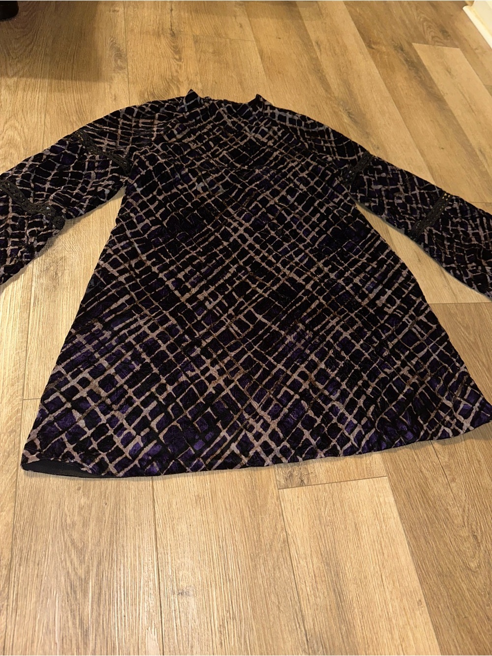 Laundry by Shelli Segal Velvet Burnout Long Sleeve dress - Black & Deep Purple
